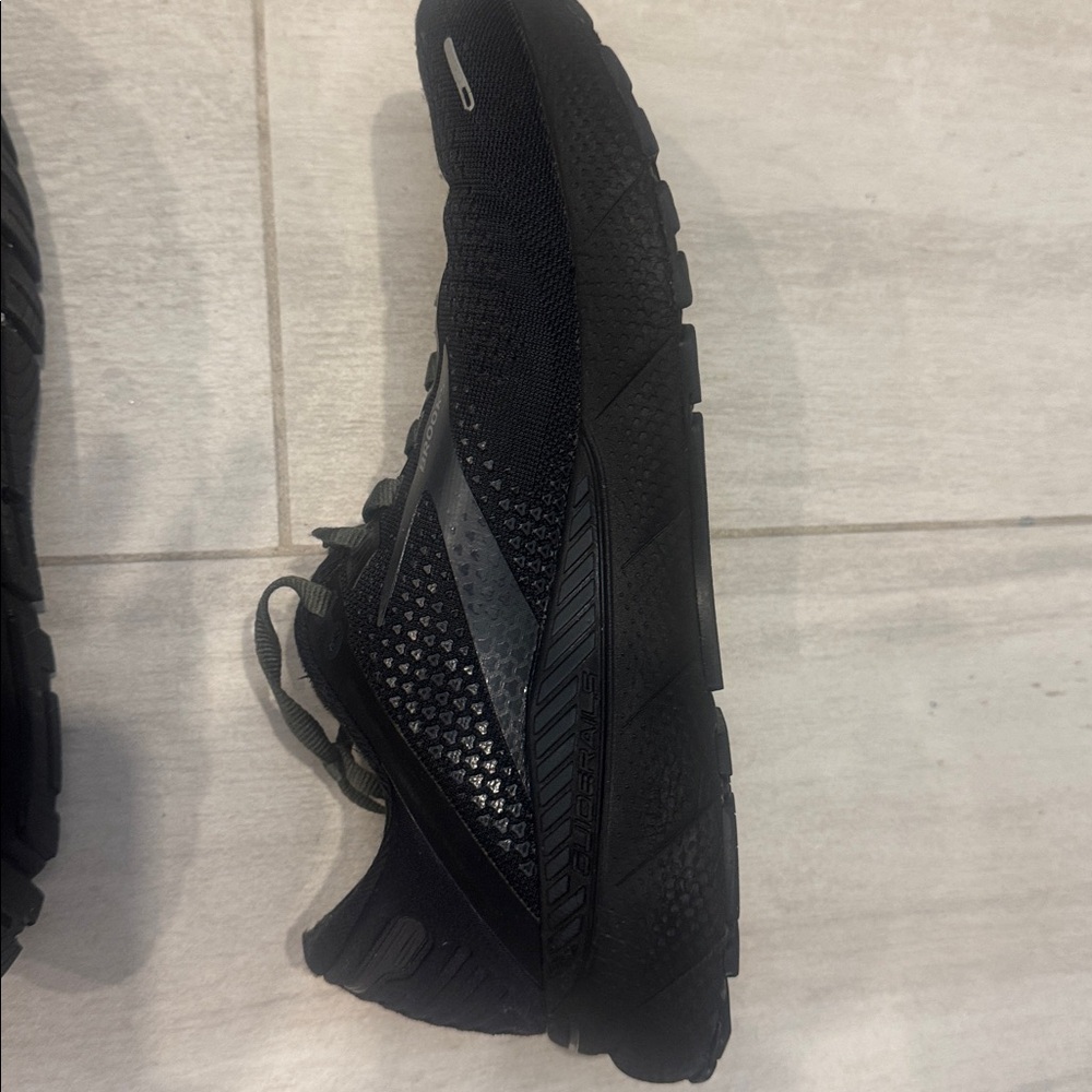 Brooks women Black Athletic Shoes - Picture 7 of 9
